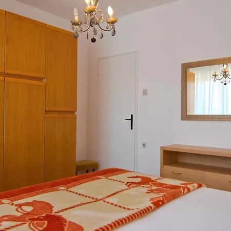 Apartments Vili *