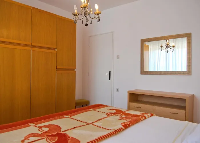 Apartments Vili *